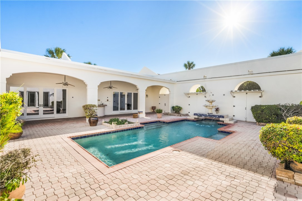Luxury homes for sale in Vero Beach at 8414 Poinciana Pl